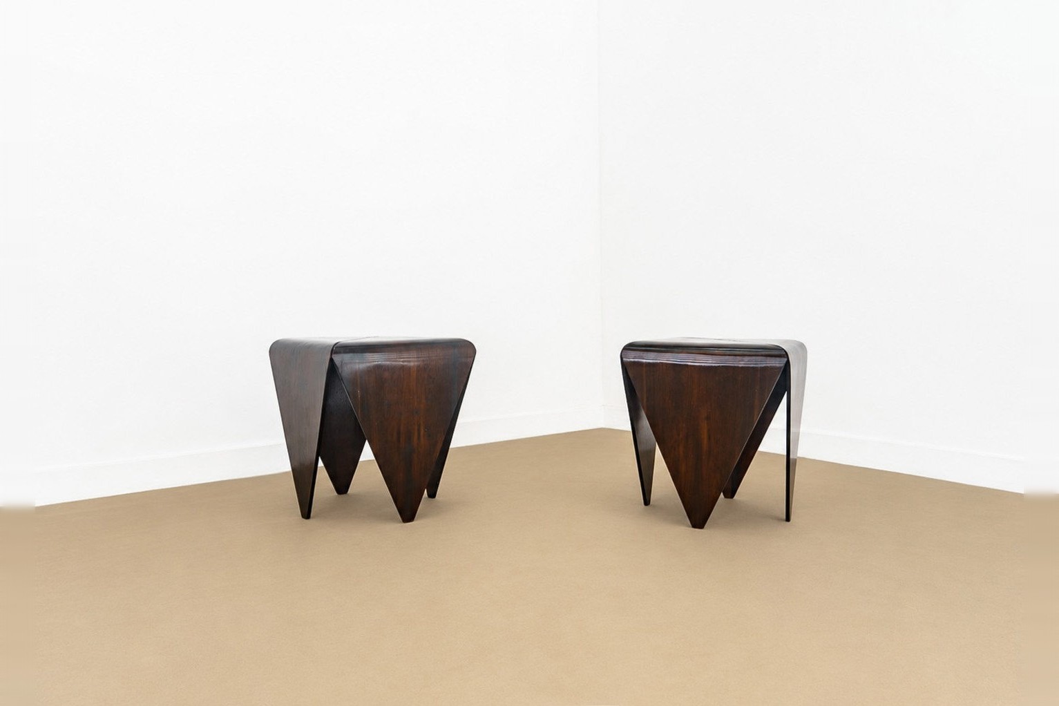 Jorge Zalszupin | Mesa lateral Pétalas | Déc. 1960